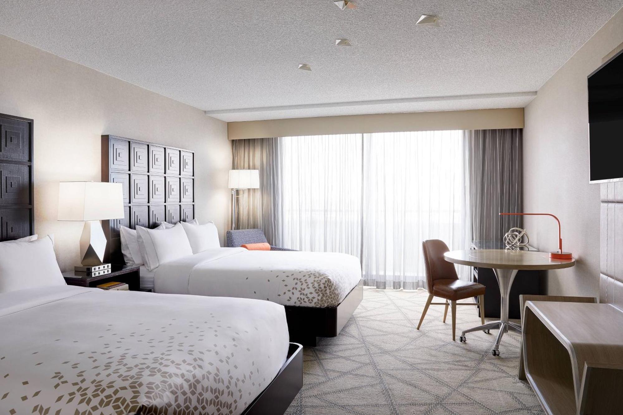 Renaissance & Conference Center 4*